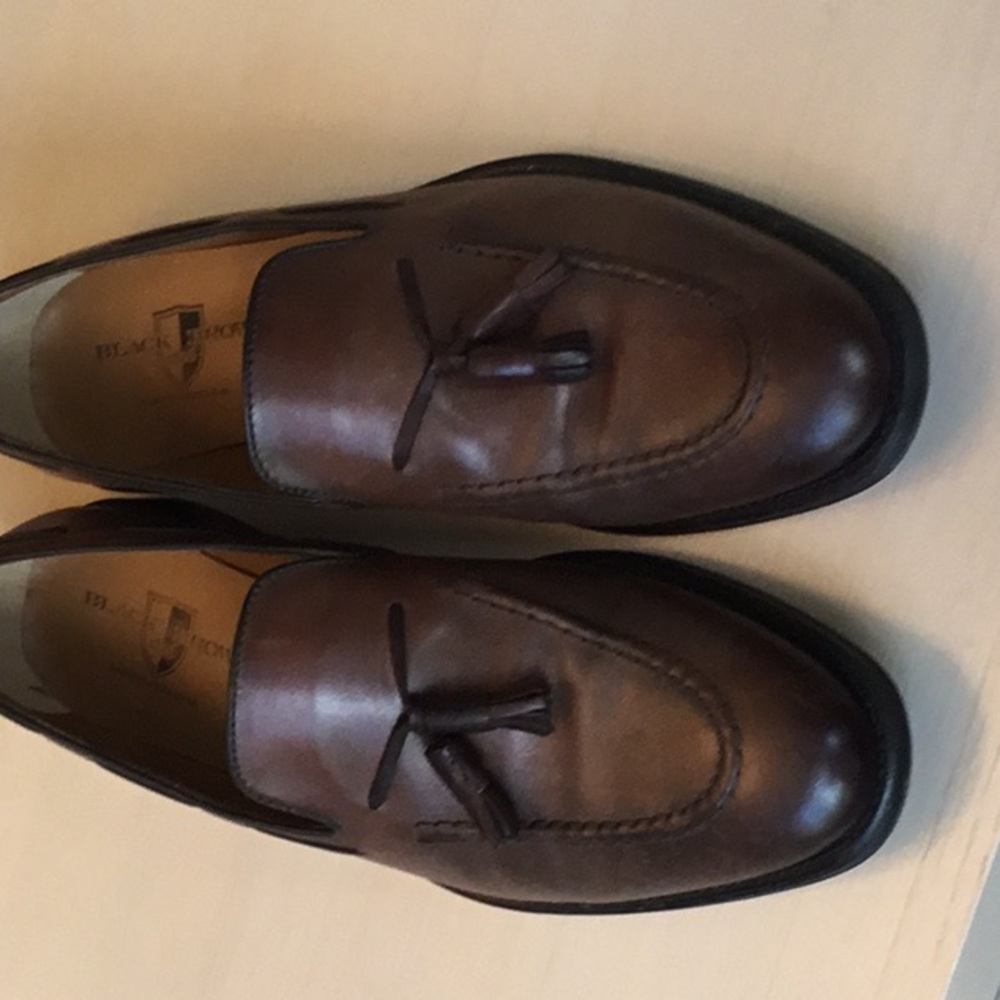 Black Brown (Lord and Taylor brand) Classic Brown Tassel Slip On size 12.